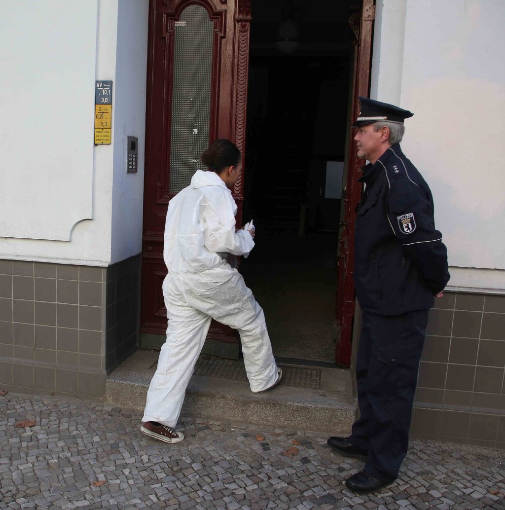 Beamte der Spurensicherung vor Ort