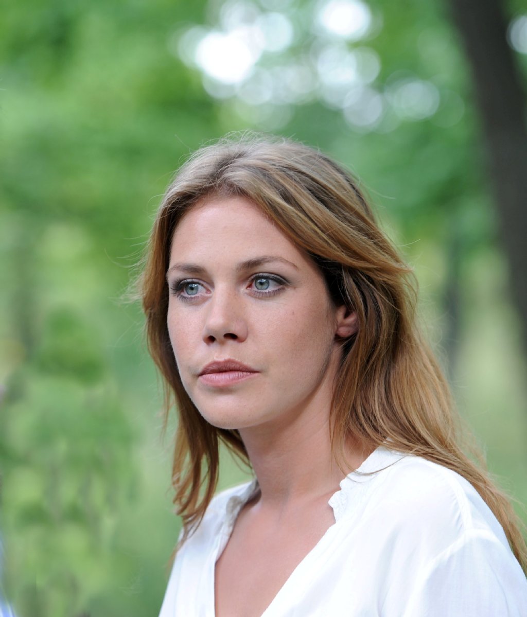 Mitten in Berlin: Felicitas Woll: Mit Eisenstange attackiert