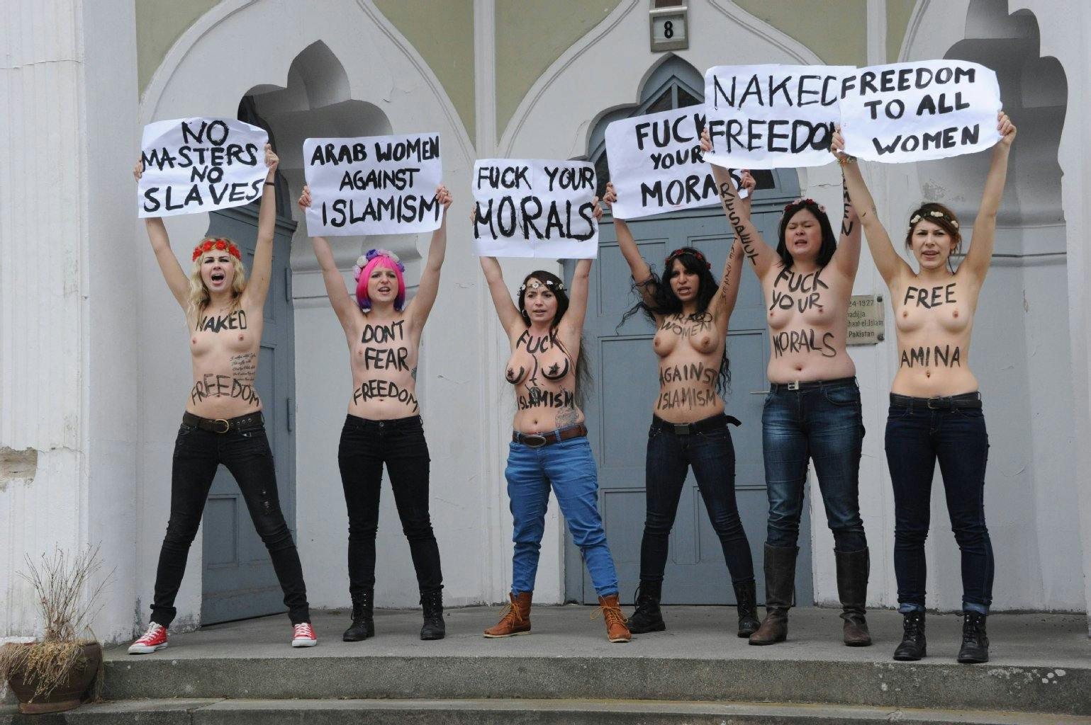 Mit einem „Tag des Oben-Ohne-Heiligen-Krieges“ kämpften Femen-Frauen für Aminas Freilassung.