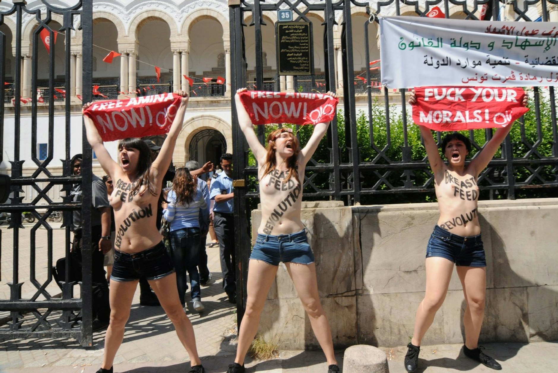 Protest in Tunesien: Pauline (v.l.), Josephine, Marguerite