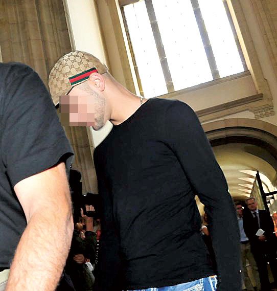 2 Jahre, 8 Monate Der Grieche Hüseyin I.-O. (21) war bislang haftverschont.