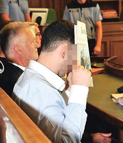 2 Jahre, 8 Monate Bilal K. (25) muss sich zwei Mal pro Woche bei der Polizei melden.