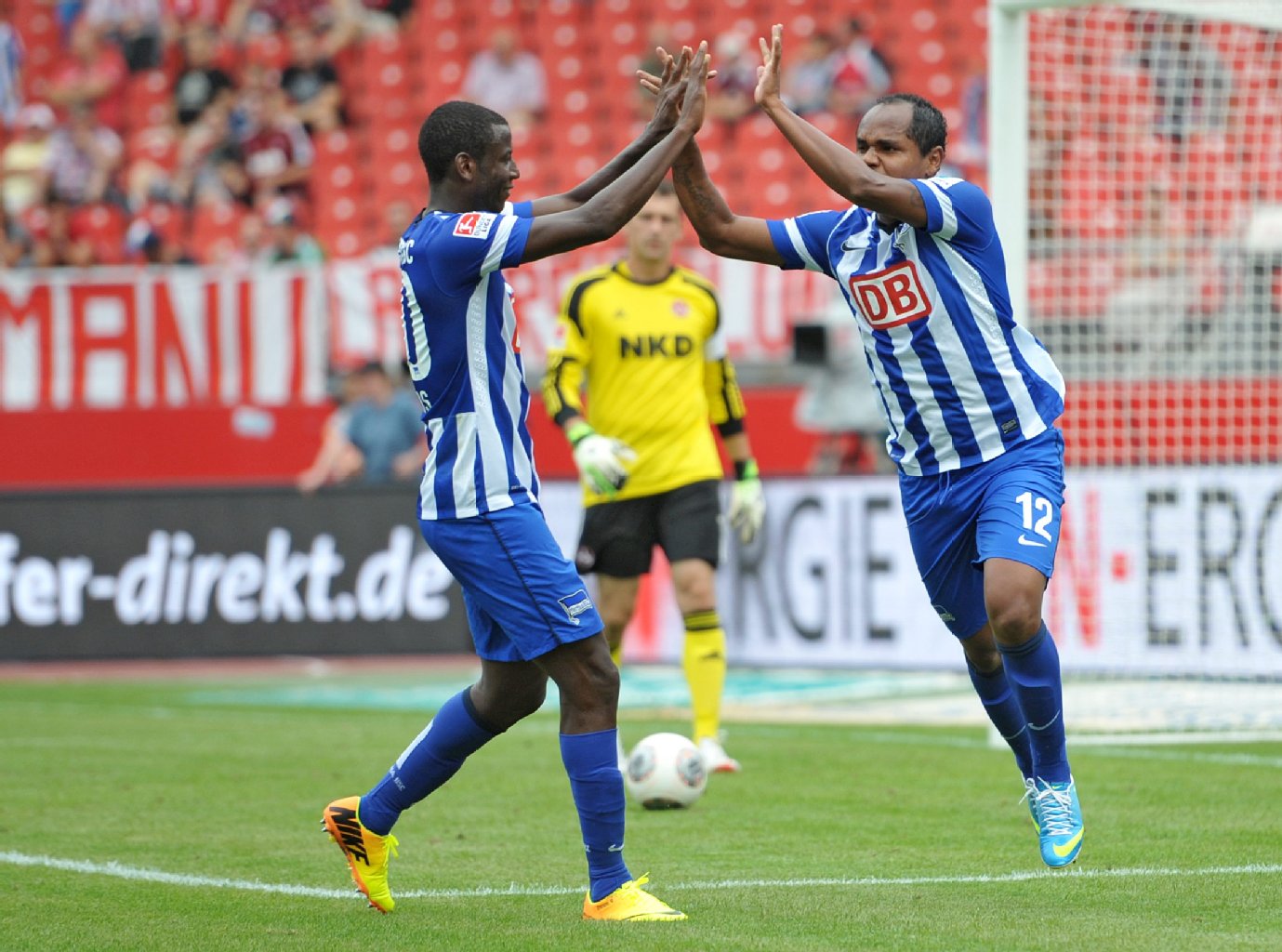Nach dem Tor feierte Ronny (re.) mit Adrian Ramos.