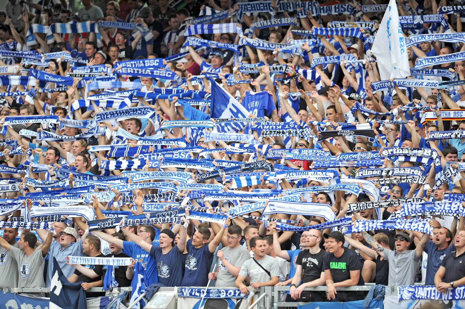 Herthas Fans sind eine Macht. Wenn sie Stimmung machen, hilft es dem Team. Luhukay will ein Miteinander mit den Anhängern.