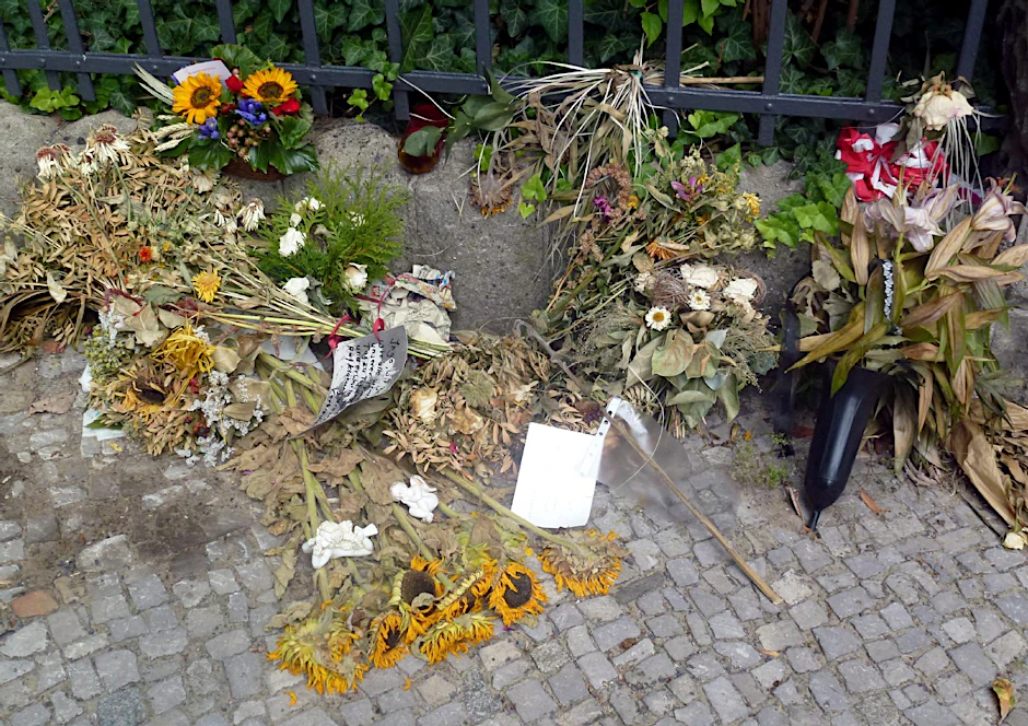 Alte Blumen am Tatort