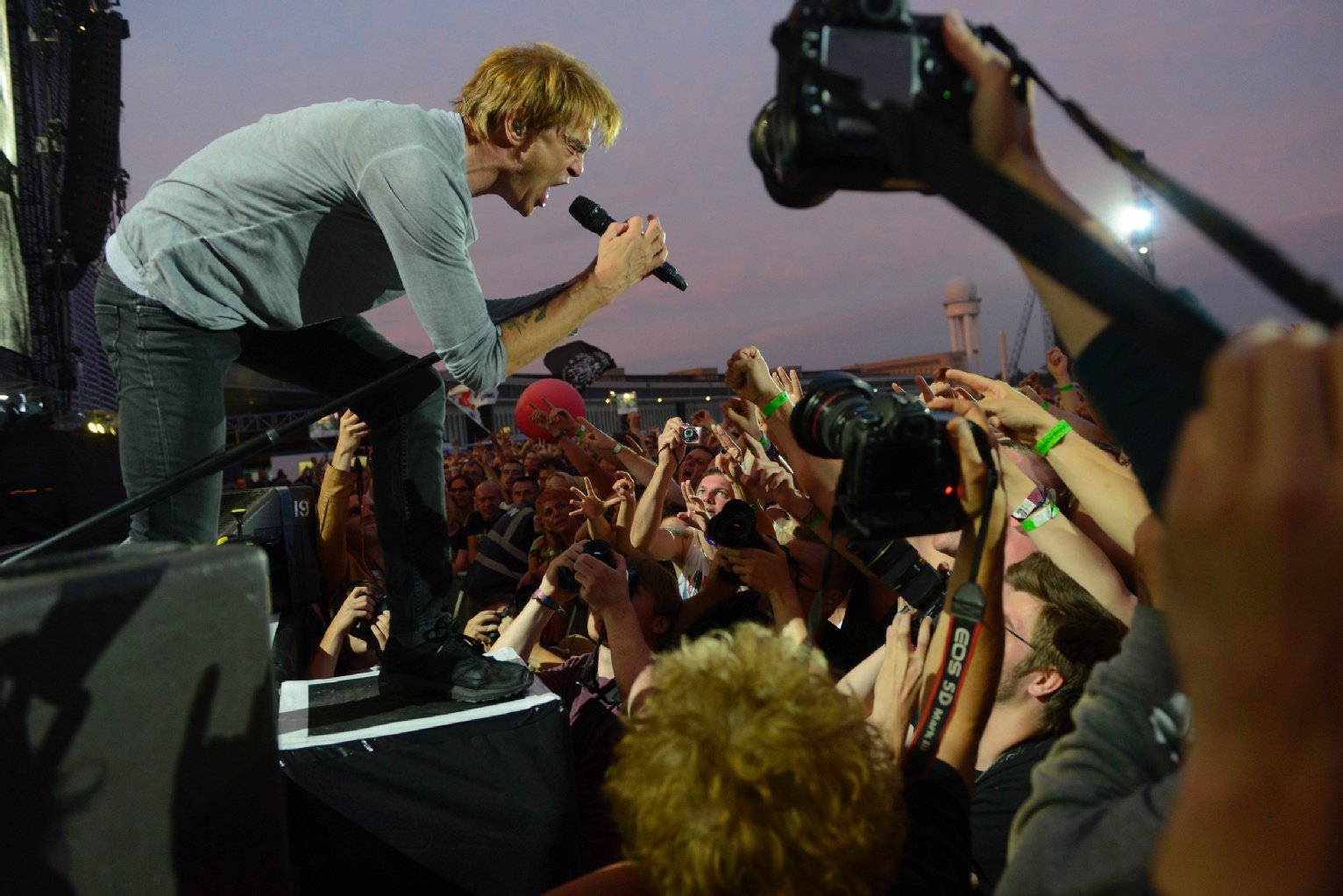 Image - Die Toten Hosen Ärzte Tempelhofer Feld Berlin