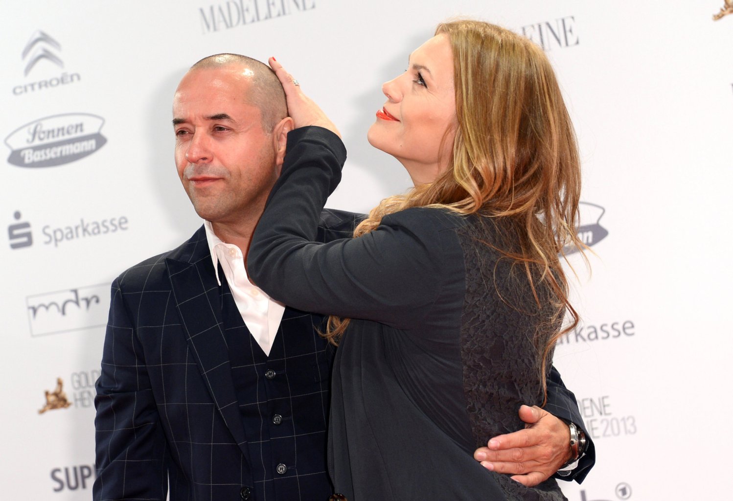 Image - Preisverleihung: So goldig war die Henne noch nie