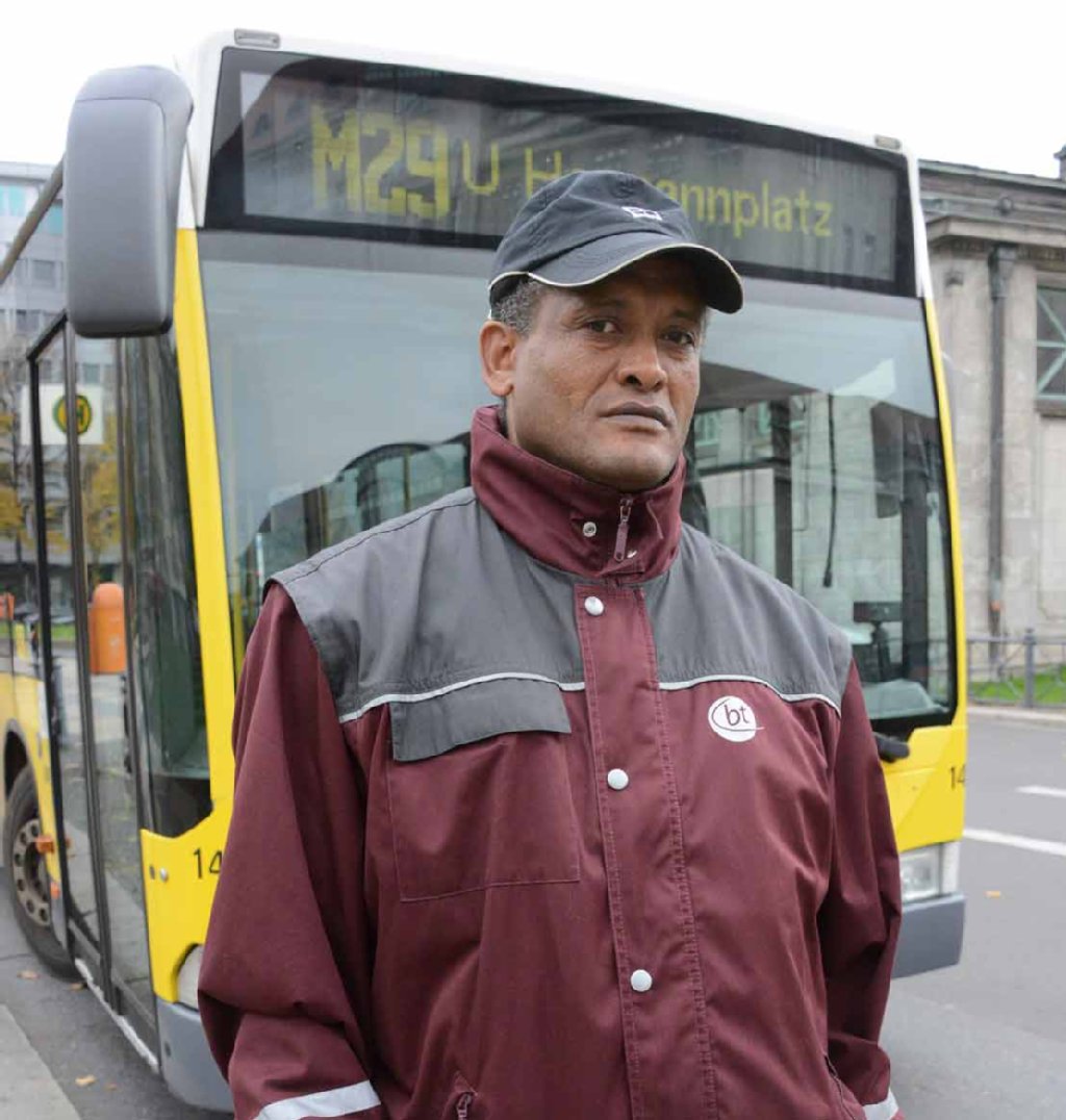 Zeray Ephrem (49) ärgert sich über die Folgen beeinträchtigter Busspuren. Mit denen wird er seit 2006 konfrontiert: "Wenn wir Verspätungen haben, schimpfen alle Fahrgäste auf den Busfahrer. Obwohl das ja gar nicht unsere Schuld ist."