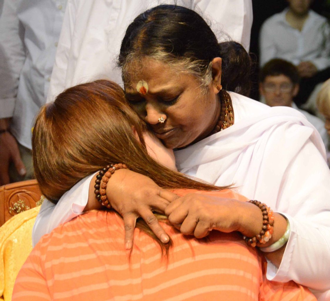 Image - Liebes-Heilerin: Pilgerfahrt in Ammas Zauber-Arme