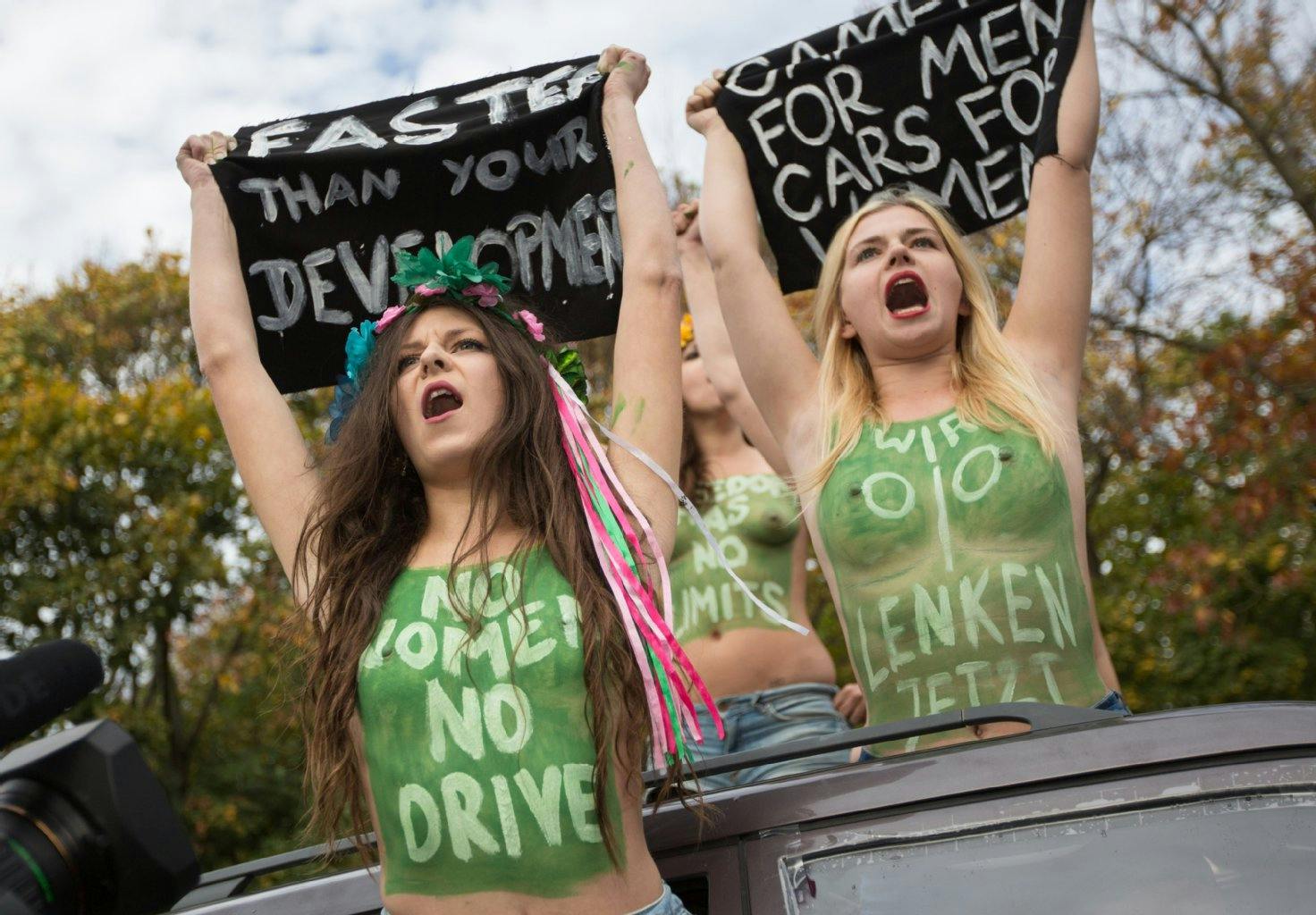 Schön anzusehen: Die Femen-Mädels in Aktion.