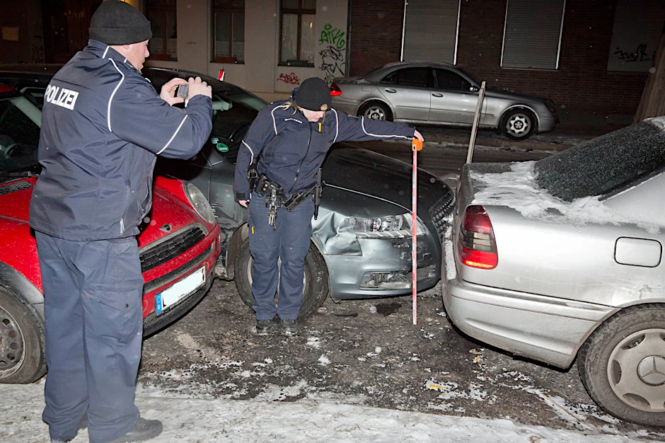 Der geschrottete Audi nach der wilden Verfolgungsjagd.