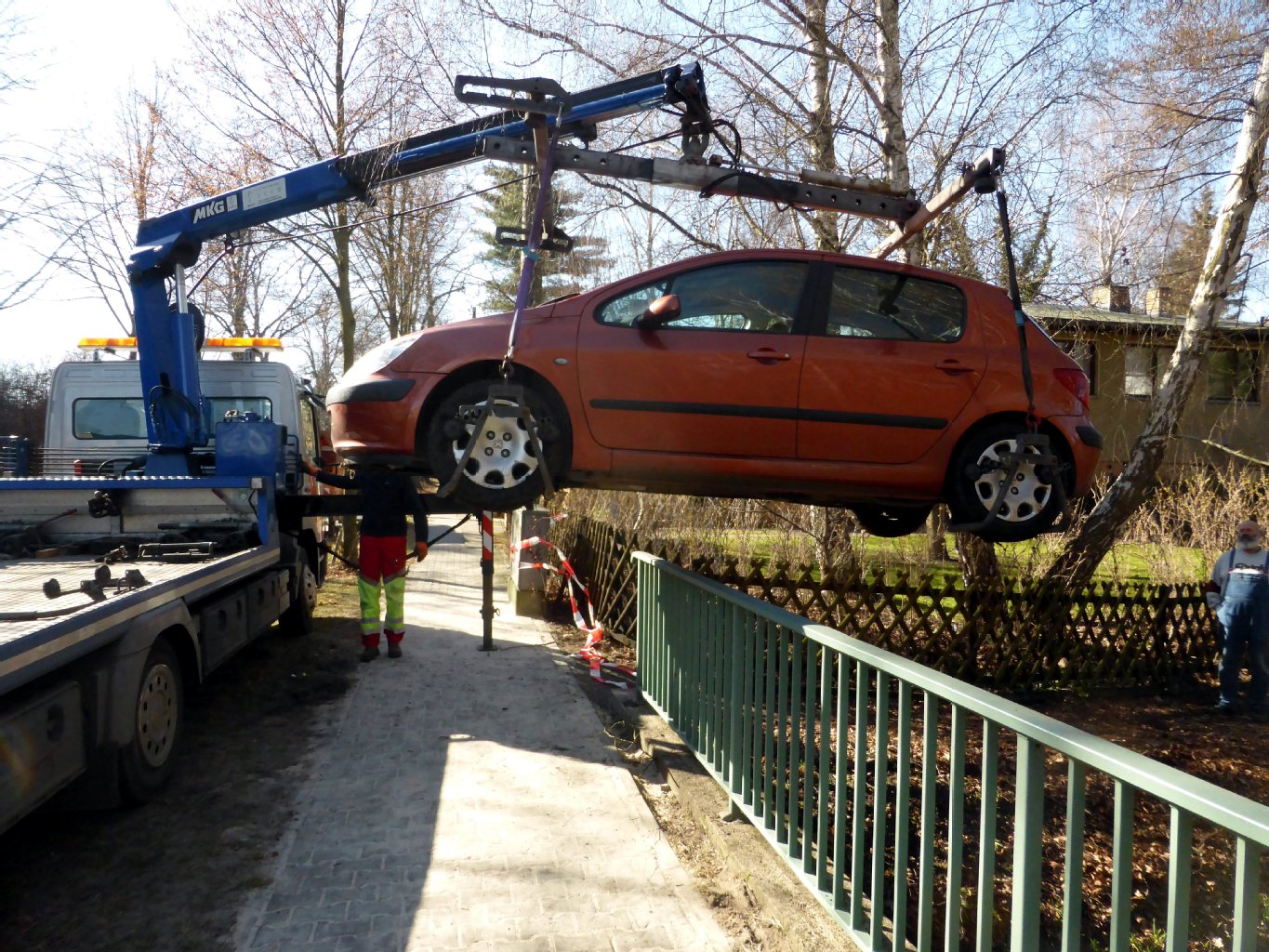 Am Montag wurde dem Rentner sein kleines Auto wiedergebracht. Fahren darf es aber vorerst nicht, die Polizei hat den Führerschein beschlagnahmt.