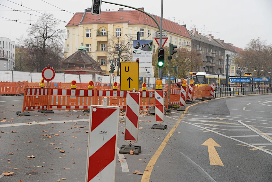 Wenn alle an einem Strang ziehen, könnten die Bauarbeiten an der Vinetastraße bis Ende des Jahres beendet sein. Letzter Schritt: ein neuer Straßenbelag
