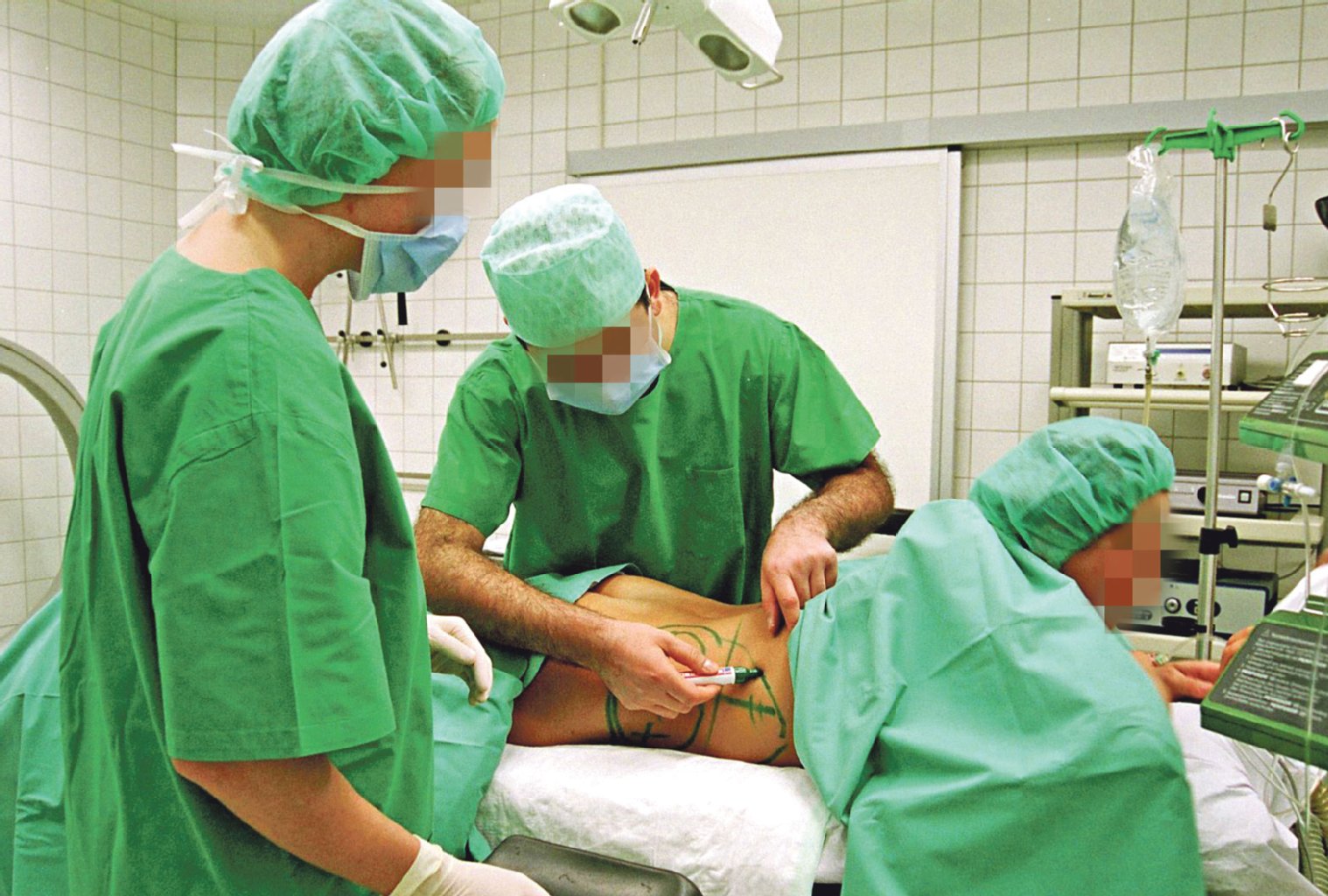 Image - Kudamm-Chirurg pfuschte: Bauch gestrafft, Popo verbrannt