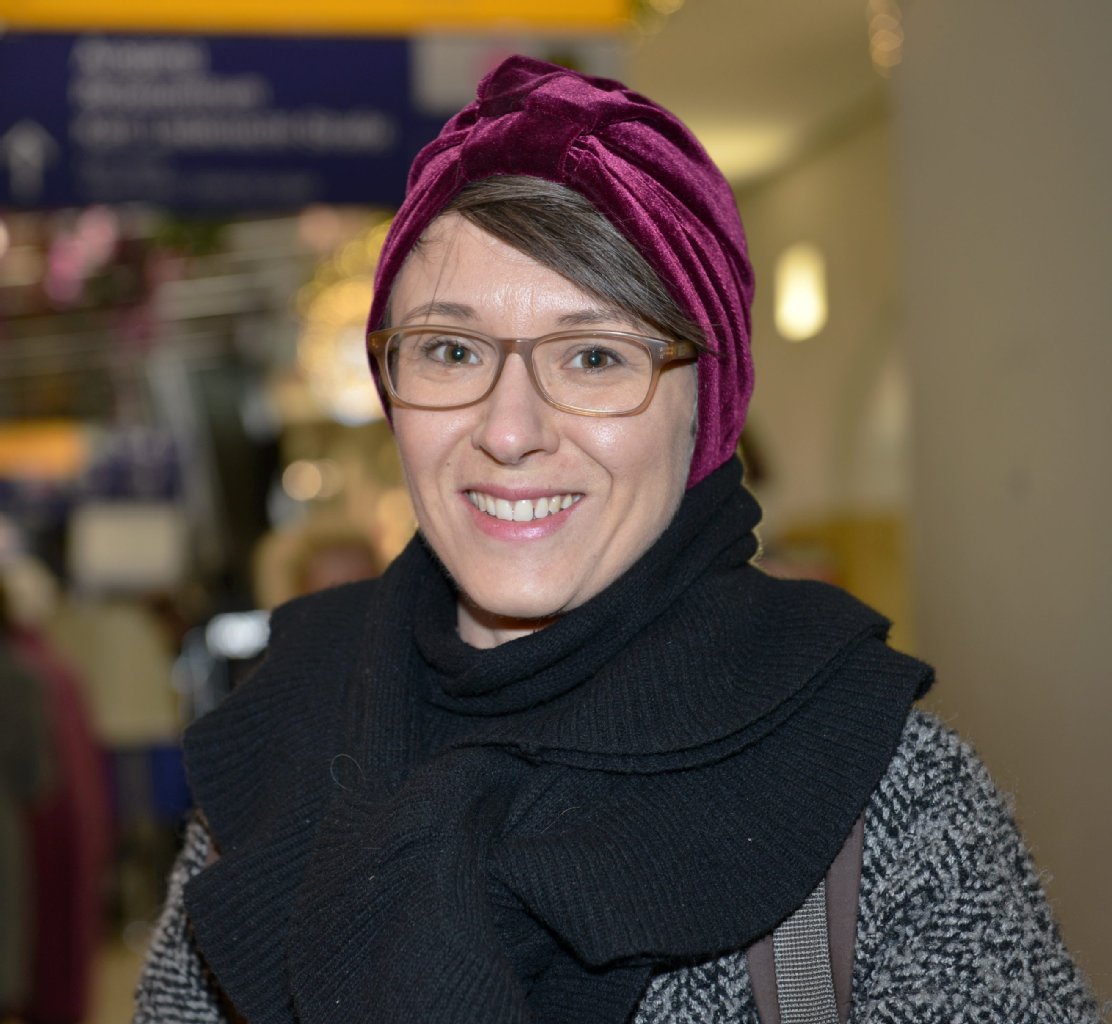 Frauen sollen das selbst entscheiden Katja (41), Übersetzerin in Mitte: „Die Burka sollte nicht verboten werden. Frauen sollen das selbst entscheiden. Ich weiß, dass die betroffenen Frauen derzeit oft nicht selbst entscheiden dürfen. Aber da muss sich die entsprechende Gesellschaft ändern. Das müssen wir unterstützen!“