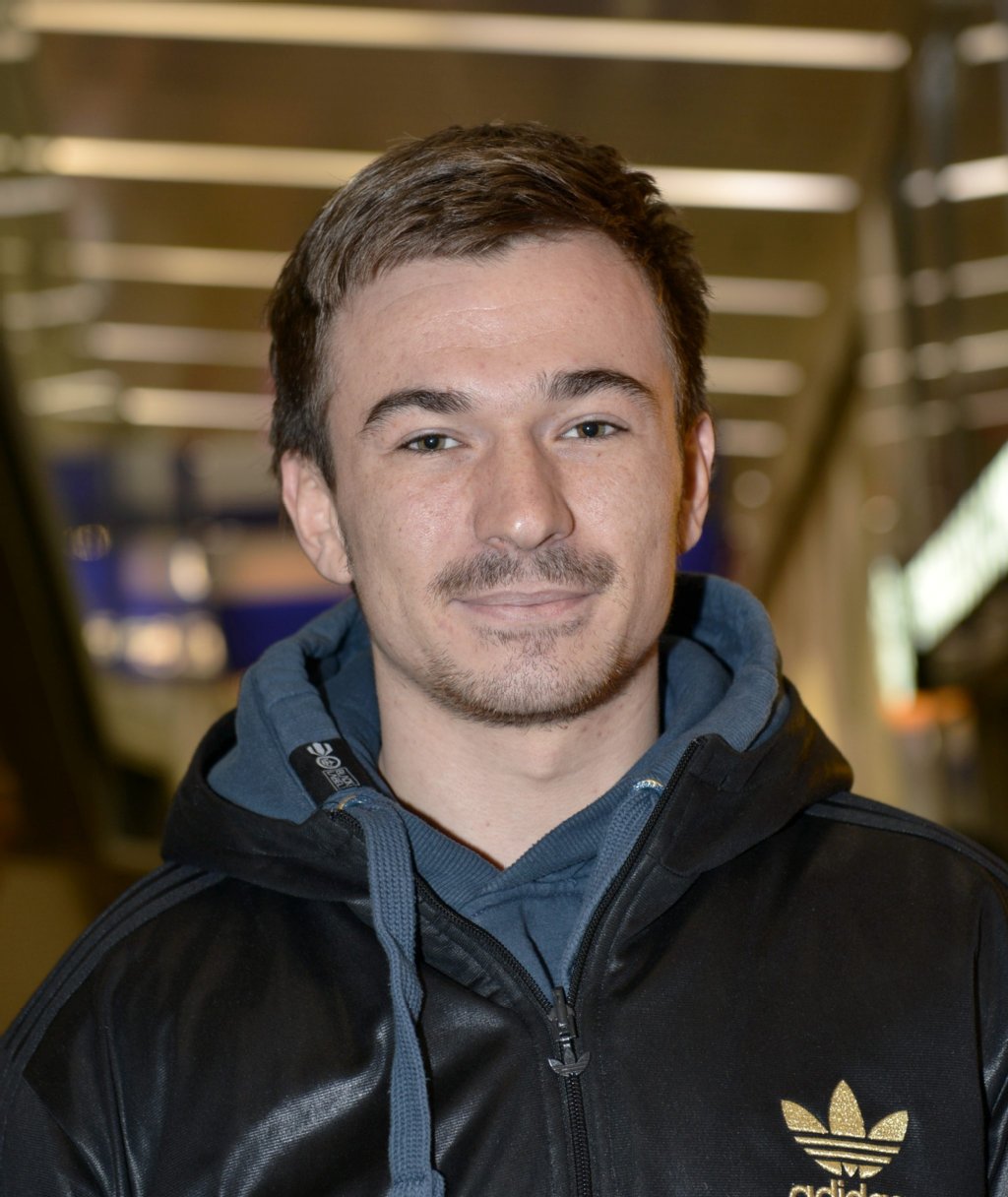 Glaubensfreiheit wichtiger als Angst Philippe (24), Maurer: „Eine schwierige Frage. Einerseits geht es um Glaubensfreiheit, andererseits ist es ein mulmiges Gefühl, wenn man das Gegenüber nicht erkennen kann. Ein Burka-Verbot halte ich aber für übertrieben. Das sollten die Betroffenen selbst entscheiden.“