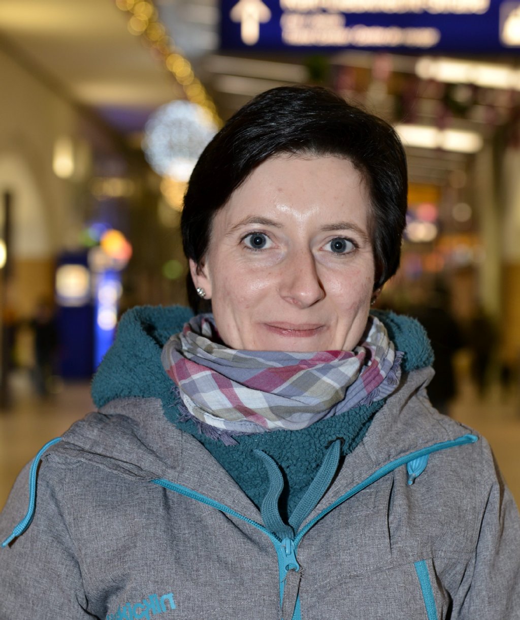Deutschland braucht keine Verschleierung Jeanette (28), Pflegeassistentin aus Hellersdorf: „Ich bin gegen die Burka. Weil wir hier in Deutschland sind und Vollverschleierung kein Umgang mit Frauen ist. Ein bisschen auf andere Kulturen einzugehen, ist ja gut, aber langsam hat man das Gefühl, dass es überhand nimmt.“
