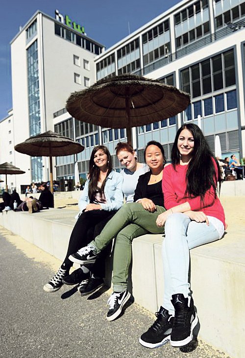 Die HTW-Studentinnen Vanessa (20), Saskia (27), Mai (20) und Kübra (19)