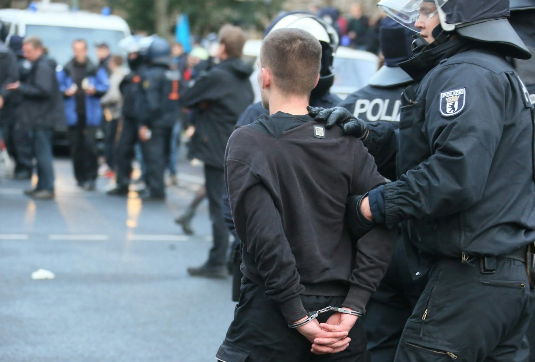 Autonome Szene Großdemo in BerlinMoabit