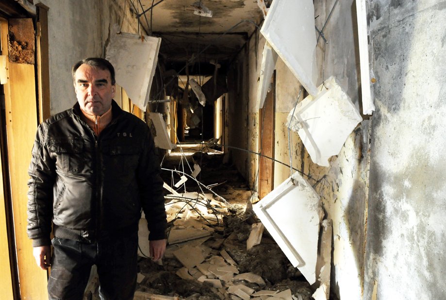 Jürgen Freitag in der mittleren Etage des NVR-Gebäudes: „Im Ernstfall wäre man von hier runter, durch eine Stahltür in den Keller und durch den Tunnel in den Bunker gelangt.“