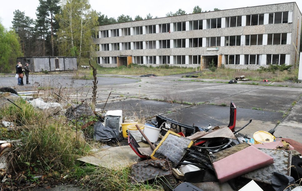 Der Plattenbau, in dem schon damals die Verwaltung saß. „Er wird das zentrale Gebäude. Hier werden Konzepte ausgearbeitet, um Besucher zu locken“, so Hannes Hensel.