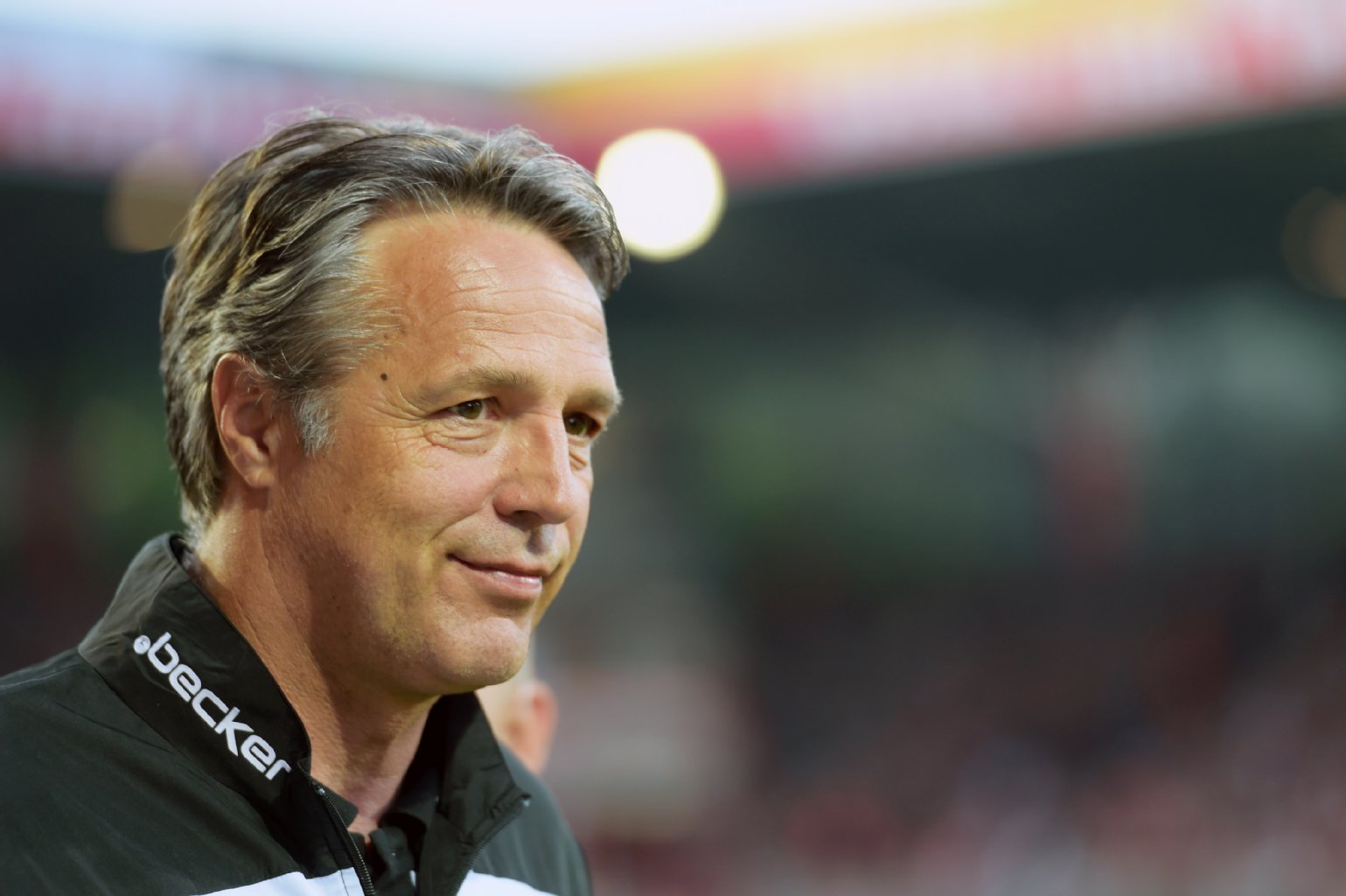 Uwe Neuhaus saugt sichtlich alles an Atmosphäre auf, die er noch in der Försterei kriegen kann.