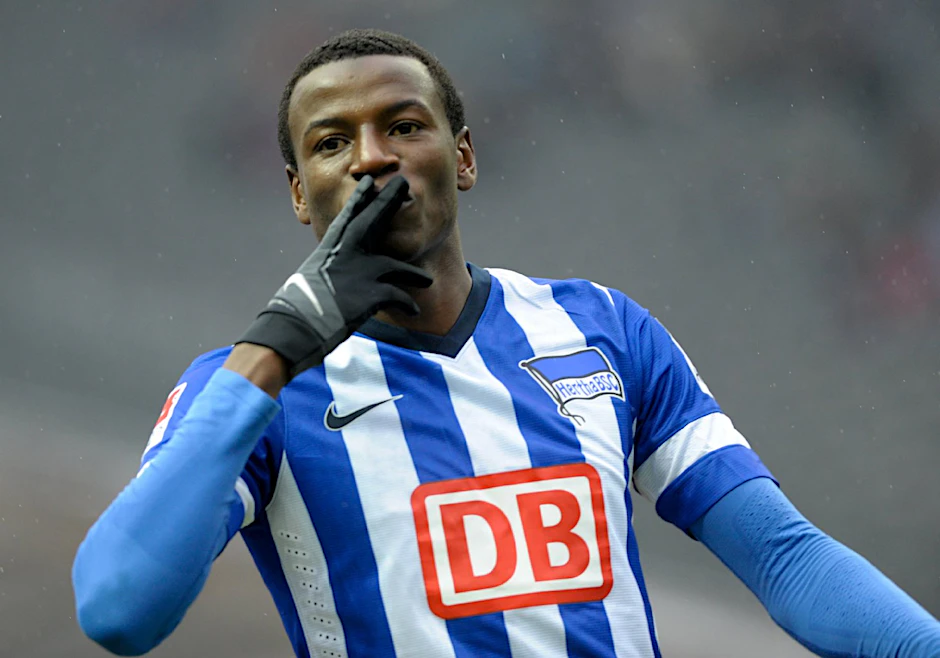 Zum Abschied ein Küsschen: Adrian Ramos wechselt im Sommer zu Borussia Dortmund.