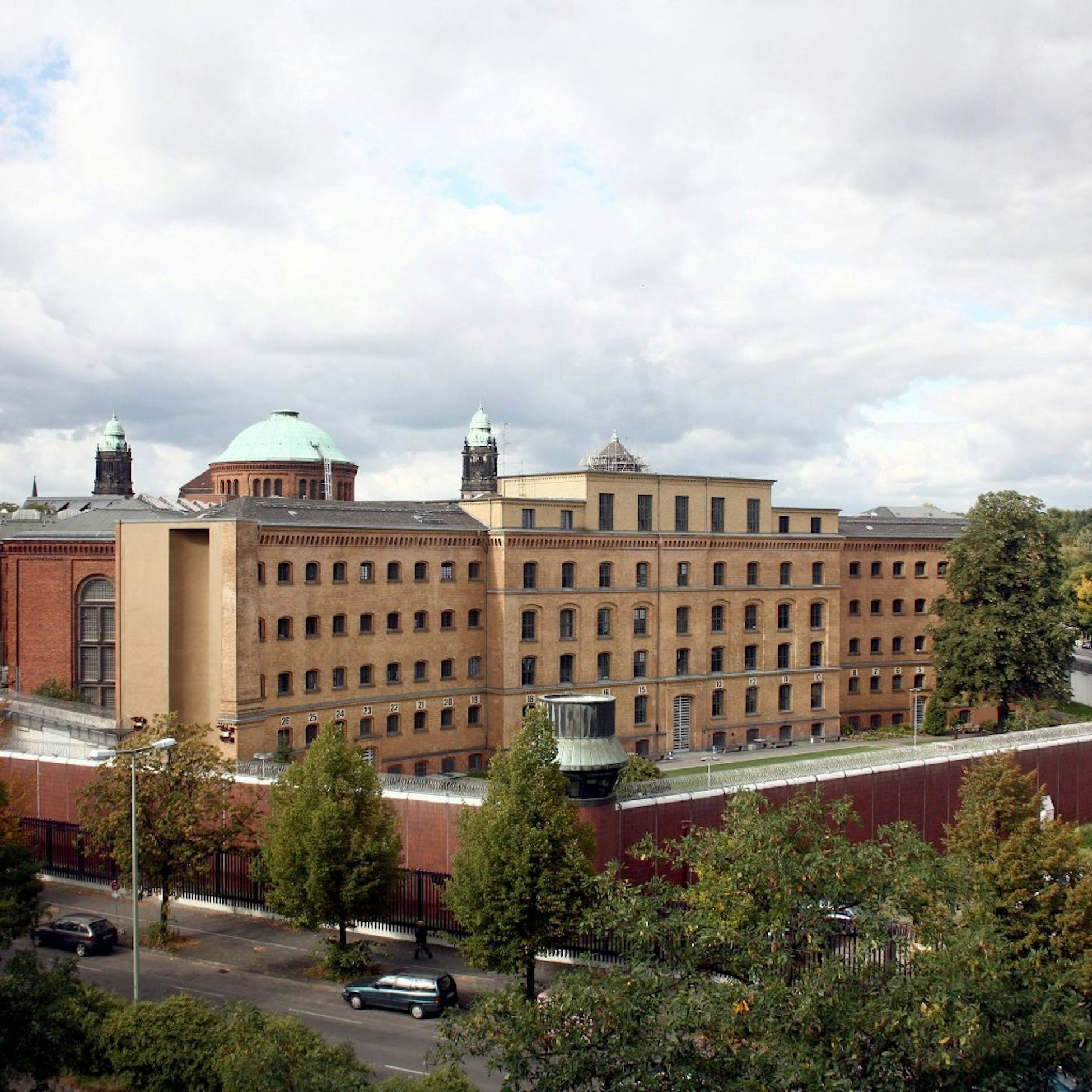 JVA Moabit: Sind unsere Gefängnisse ein Witz?