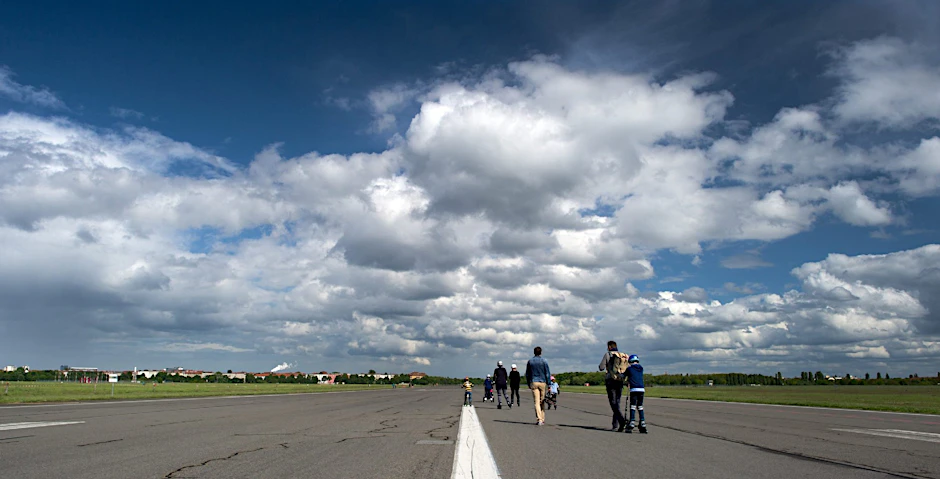Das Tempelhofer Feld ist derzeit noch etwa 355 Hektar groß.