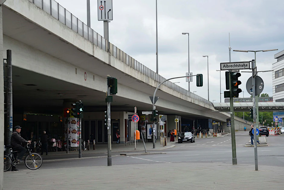 Die Brücke der A 103 in Steglitz kann nicht mehr repariert werden.