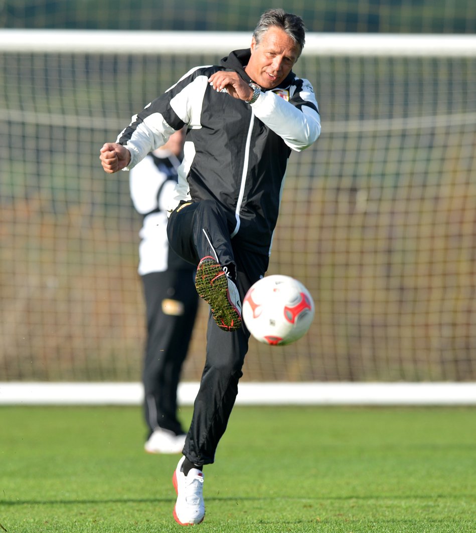 Der Trainer, der auch mal mit dem Ball tanzt.