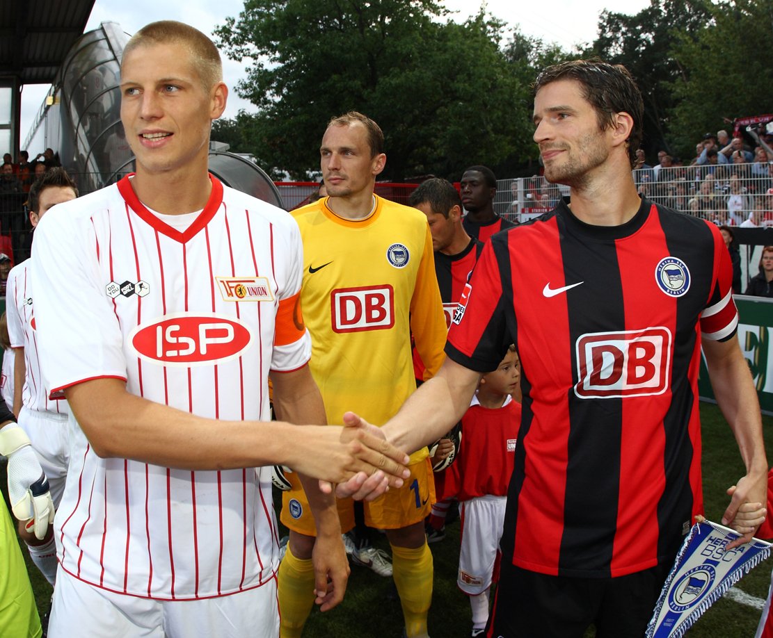 Stadioneröffnung am 7. Juli 2009. Daniel Schulz mit Arne Friedrich.