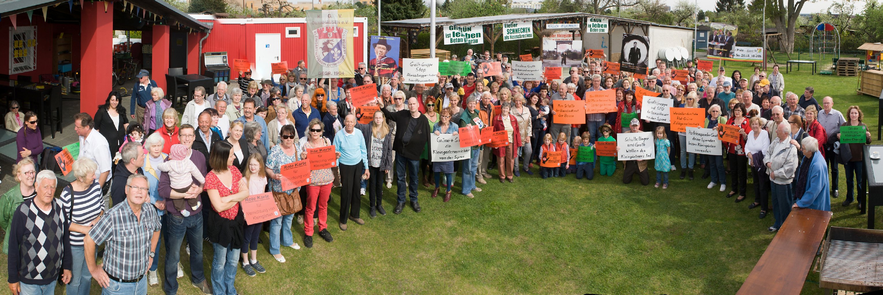 Kleingärtner der Kolonie Oeynhausen erzwangen eine Bürger-Abstimmung im Bezirk. Sie gewannen – und müssen nun nicht Wohnungen weichen. So etwas stellt Polit-Profis wie Klaus Wowereit und Raed Saleh (u.) vor Probleme.
