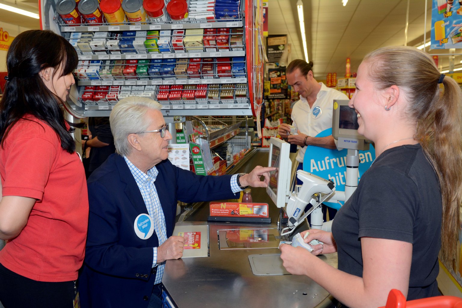 Image - TV-Star kassiert für guten Zweck: Frank Elstner macht Kasse für arme Kinder