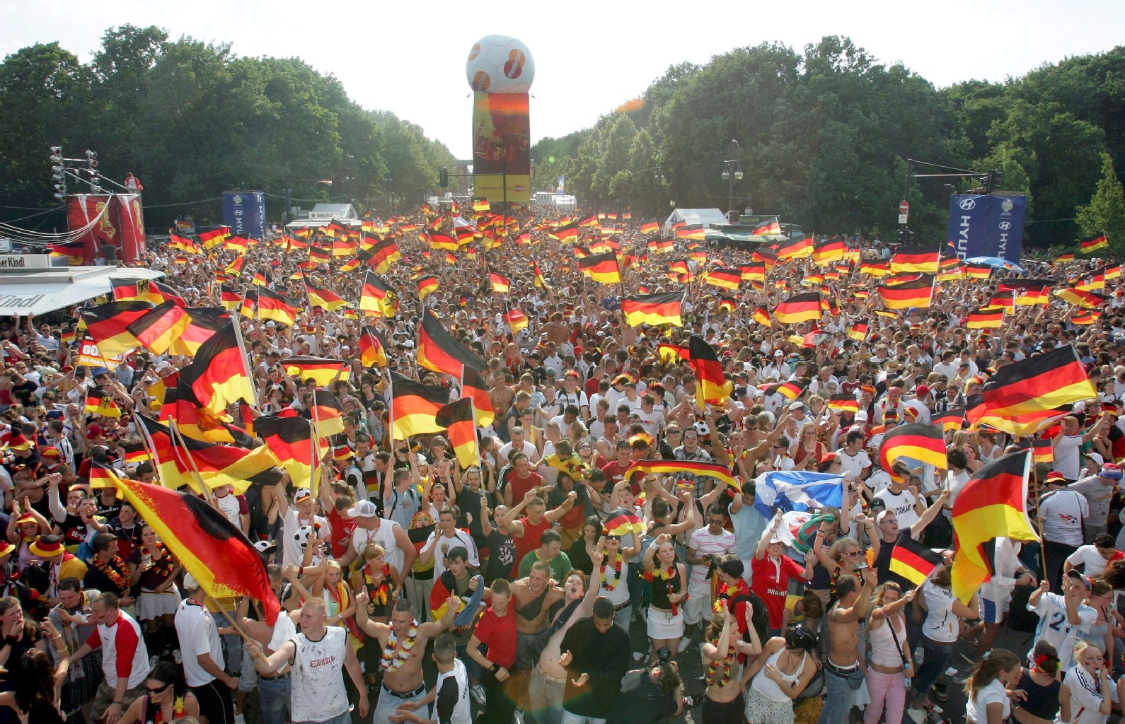 Image - Noch 7 Tage bis zum WM-Start: Berlin ballert sich warm