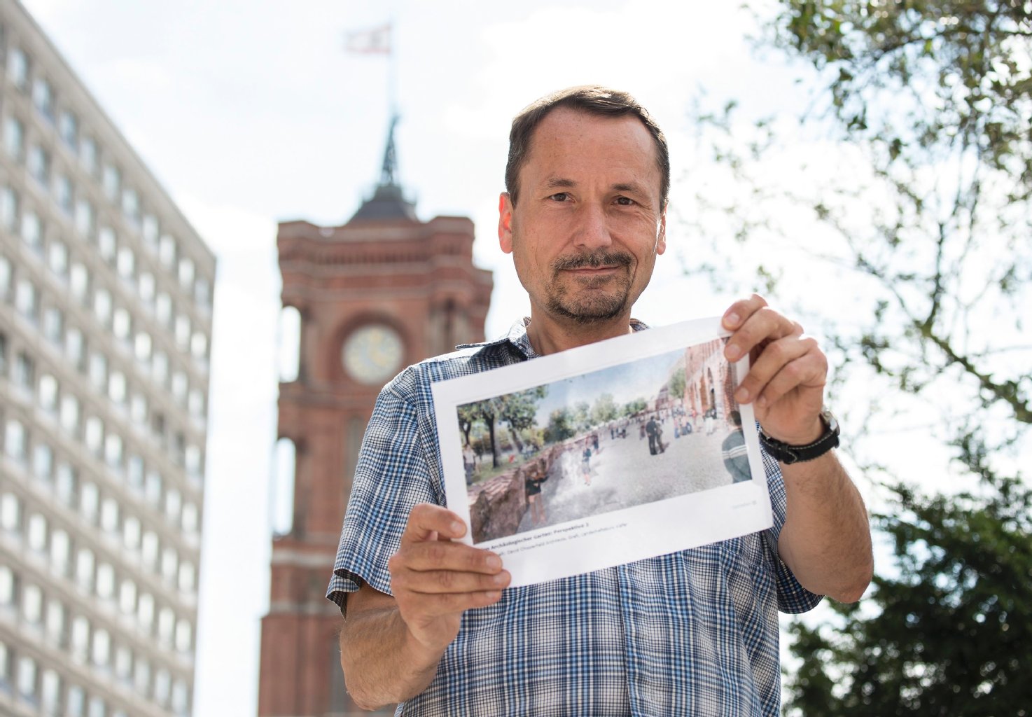 Am besten Ausgrabungen mit Hinweis-Tafeln für die Bildung Den „Archäologischen Garten“ findet Michael (50) am interessantesten. Ausgrabungen in der historischen Mitte lassen den Schöneberger ins Schwärmen kommen. Er könne sich das Areal mit anschaulichen Hinweistafeln gut vorstellen.