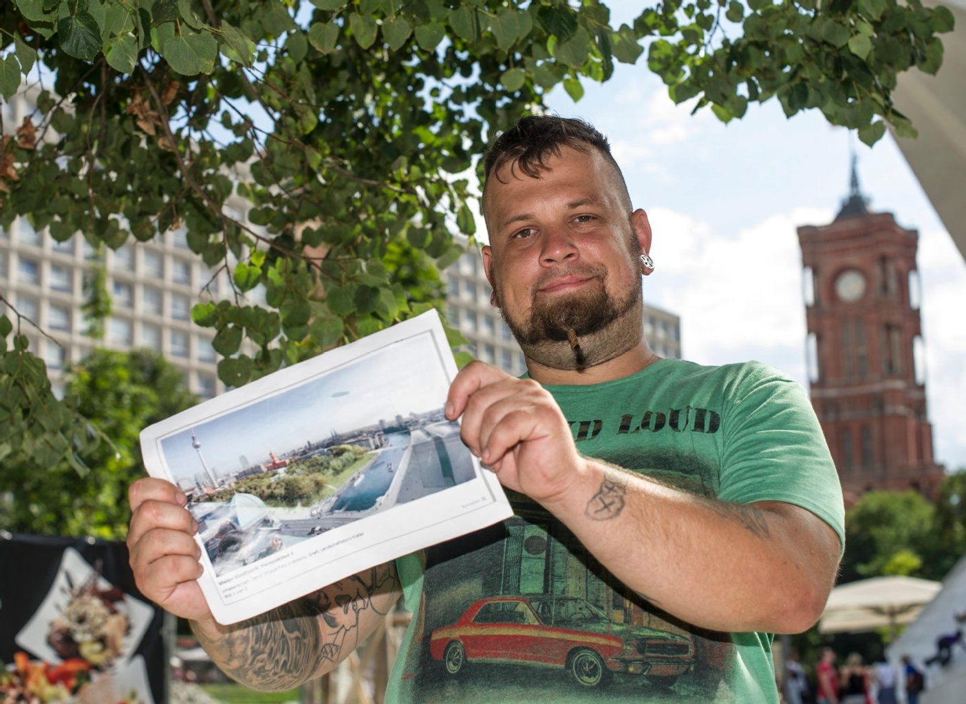 Unsere Stadt braucht mehr Bäume und weniger Beton Maik aus Köpenick: „Berlin hat wenig Grün“, so der 33-Jährige. Deshalb favorisiert er den „Central Park“. Und kritisiert: „Überall werden nur Flaniermeilen gebaut.“ Die „Städtische Bühne“ erinnert an den Alex, „da haben wir schon eine Betonwüste“.