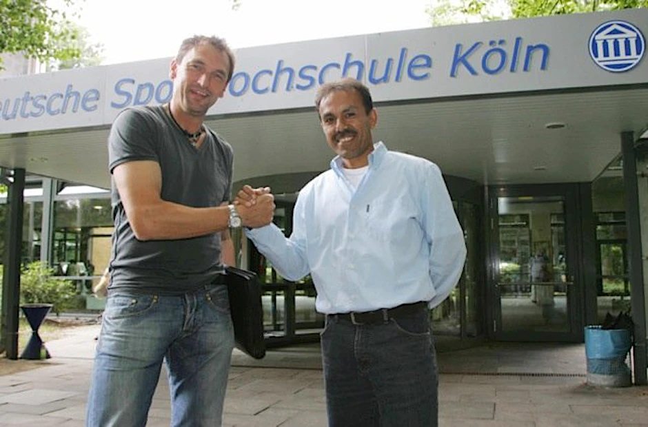 Stolze Absolventen des Fußball-Lehrer-Jahrgangs 2007: Claus-Dieter „Pele“ Wollitz und Jos Luhukay. Am Wochenenede treffen sie sich beim Pokalduell in Köln.