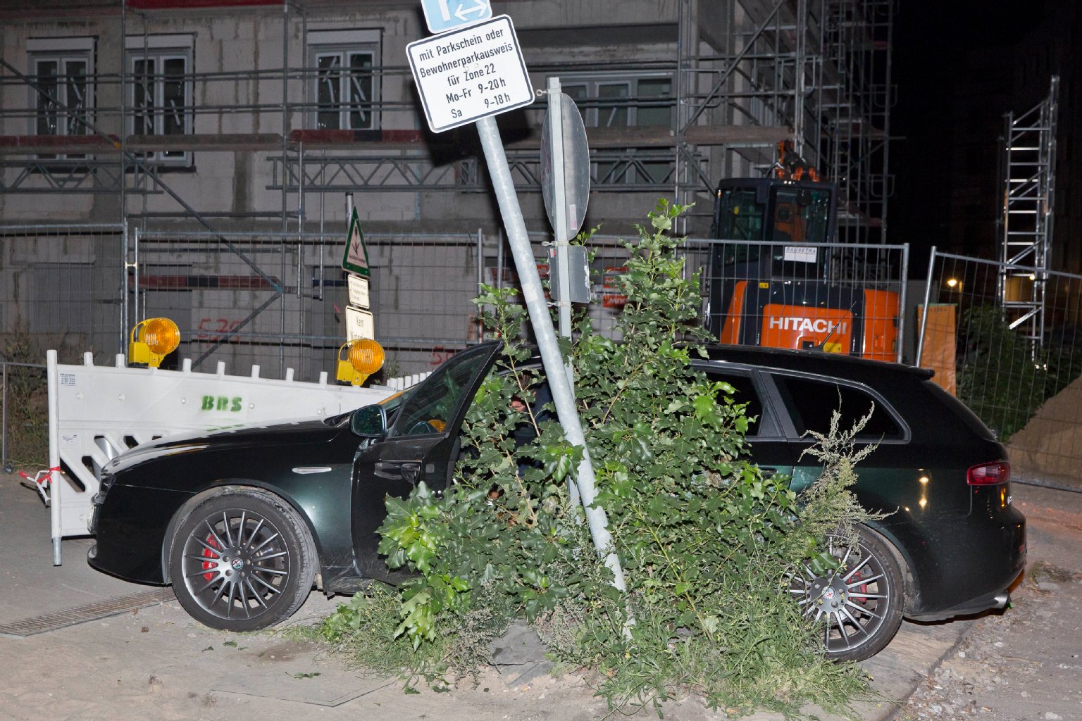 Image - Verfolgungsjagd durch Berlin: Geisterfahrer flüchtet vor Polizei und baut Crash