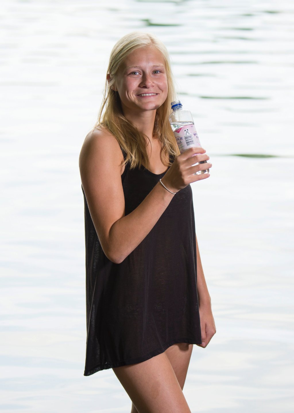 Pures Wasser ist der Favorit von Nastassja (22) aus Weißensee. „Das löscht am besten den Durst. Am besten ohne Kohlensäure, weil es unangenehm kribbelt.“
