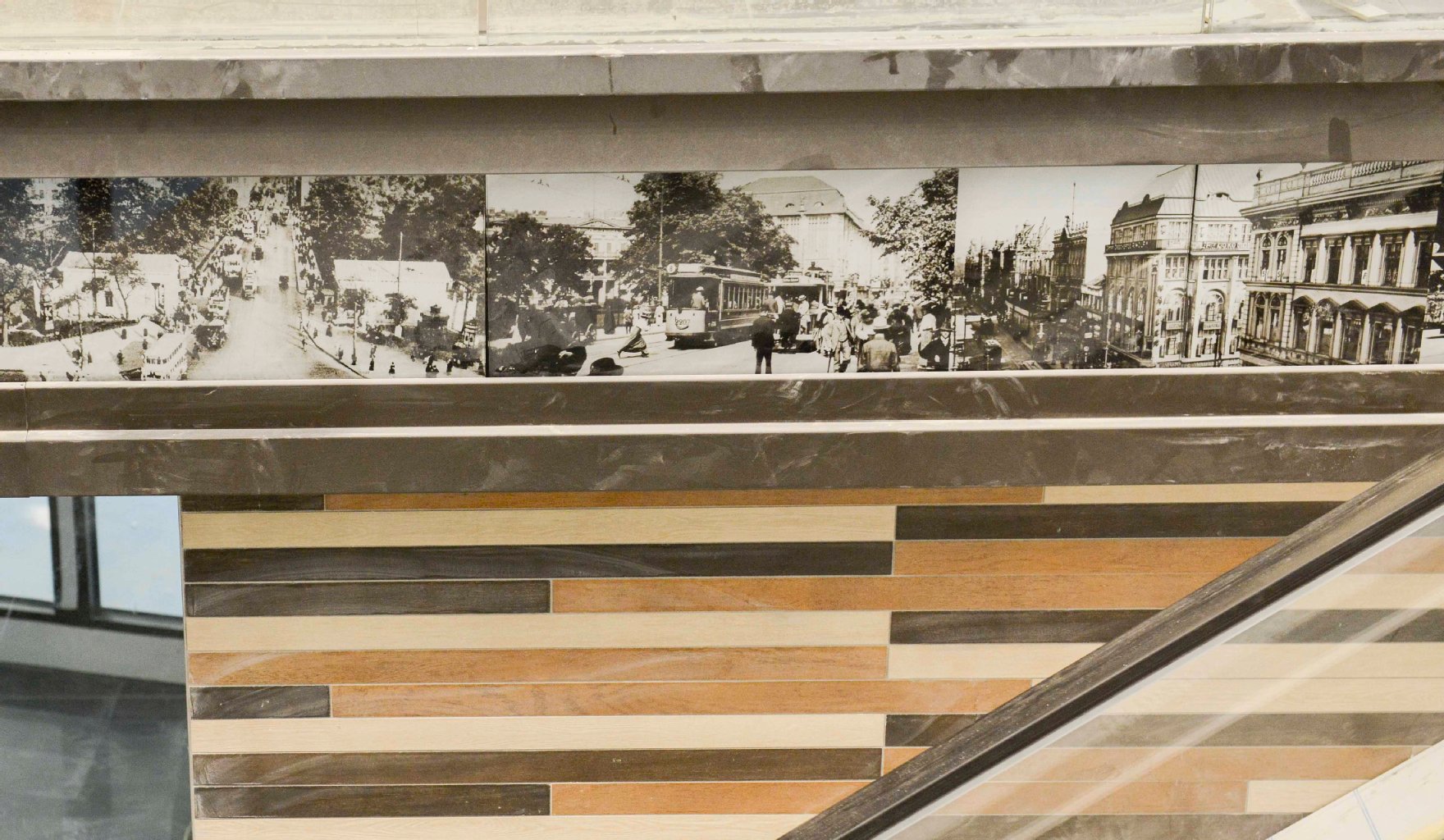 Alte Fotos erinnern an das Kaufhaus Wertheim, das vorm Zweiten Weltkrieg dort stand, wo die „Mall of Berlin“ eröffnet.