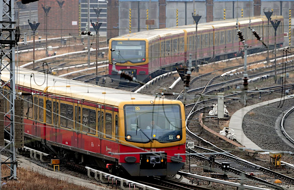 Die ganze Wahrheit über die groß versprochene 5-Minuten-Taktung, über die Dauerbaustellen, die maroden Züge, schlimme Pannenprojekte, die Fehlplanungen und den Vandalismus