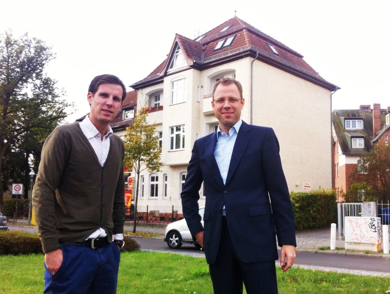 Gesundheitssenator Mario Czaja mit KURIER-Reporter Marcus Böttcher.
