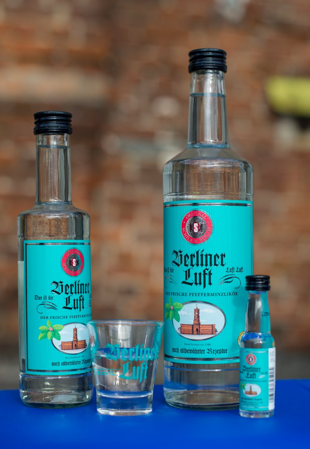 ... und der Pfefferminzlikör „Berliner Luft“.