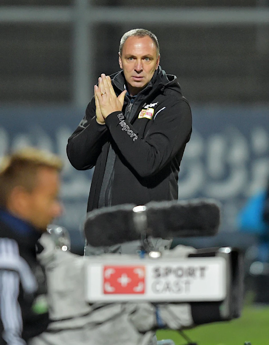 Unions Trainer Norbert Düwel ist bei den Fans nicht unumstritten.