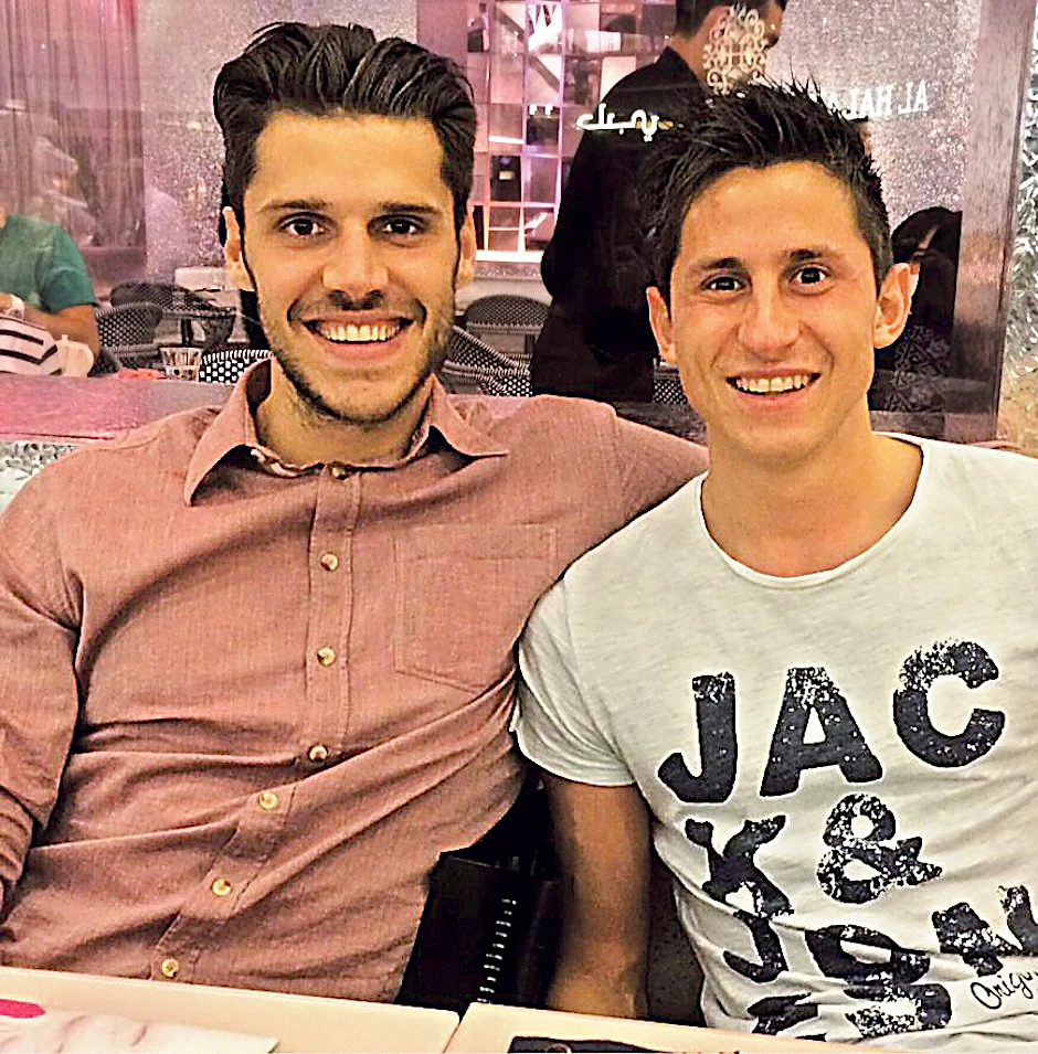 Mit Kumpel Christopher Trimmel hatte Steven Skrzybski (r.) im Urlaub in Abu Dhabi viel Spaß. Jetzt sind beide heiß auf den Trainingsstart der Eisernen.