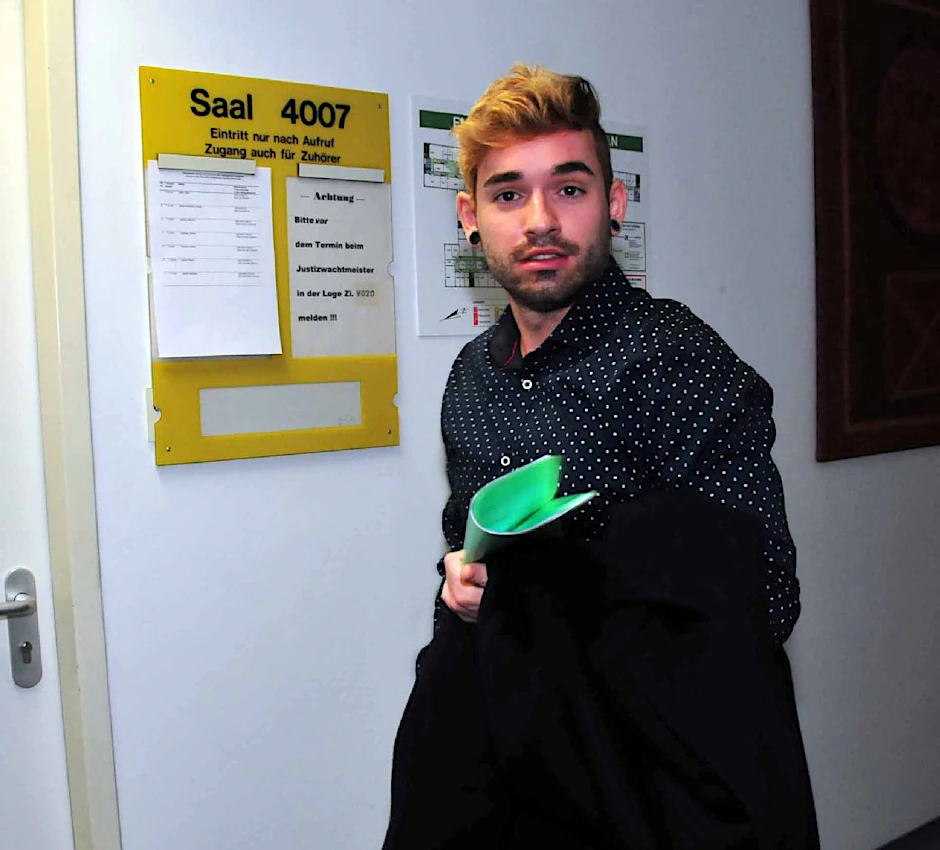 Daniel Küblböck erschien mit hippem Bart im Berliner Gerichtssaal. Der Richter sprach den Sänger frei.