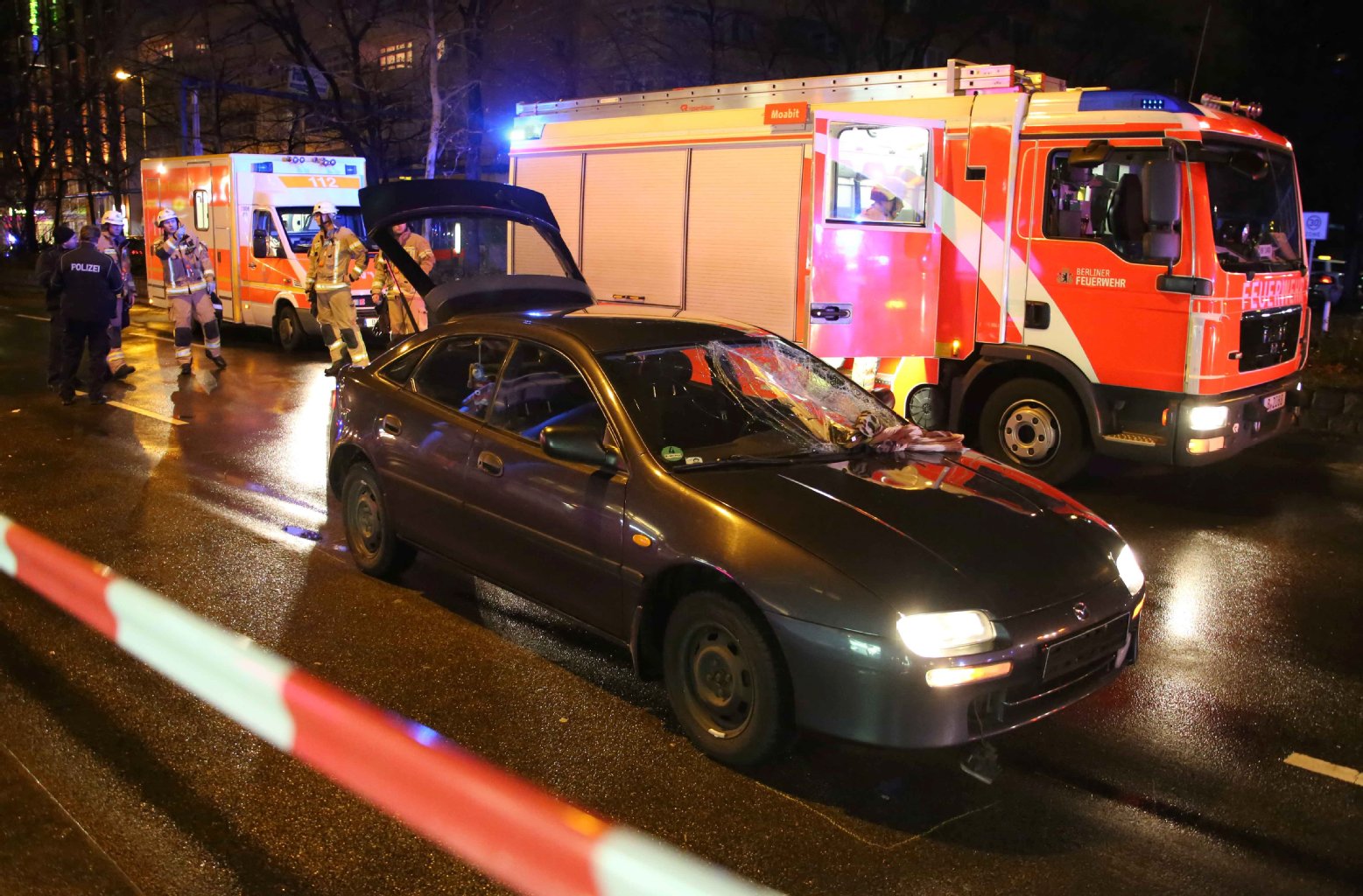 Die Senioren wurden von dem Mazda erfasst und durch die Luft geschleudert.