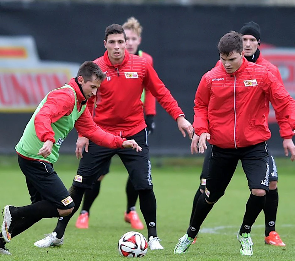 Davor soll es in der Rückrunde krachen. Dafür trainiert Damir volle Pulle (mit Steven Skrzybski/l. und Fabian Schönheim/r.).