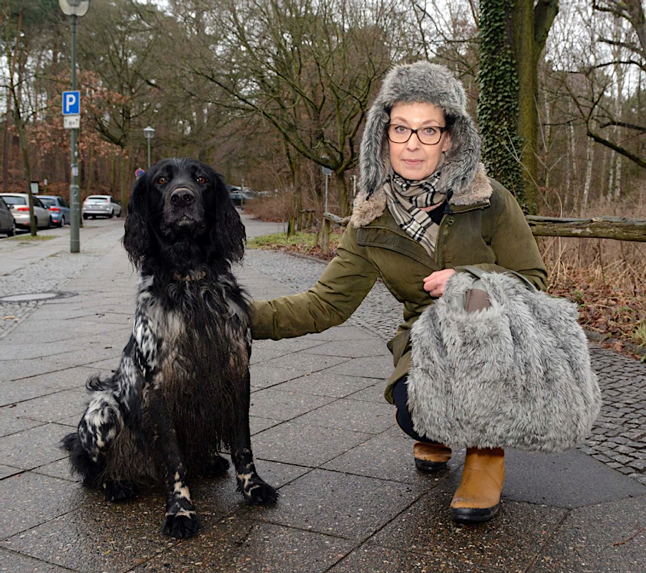 Verständnis hat Unternehmensberaterin Corinna Billett (48, Wilmersdorf) mit Cato (5): „Zu viele Hundehalter haben die Tiere nicht im Griff, so dass es Rücksichtslosigkeiten gibt.“